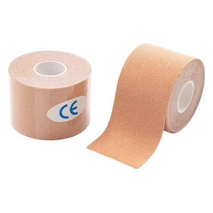 Rollo de cinta kinesiotape de color piel o beige, vendaje elástico neuromuscular discreto para kinesiología.