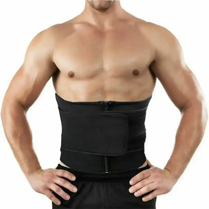 Modelo usando faja reductora de cintura color negro para lograr un efecto de abdomen plano y silueta moldeada.
