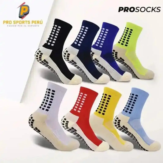 Variedad de stock de medias técnicas antideslizantes ProSocks disponibles en colores clásicos negro y blanco.